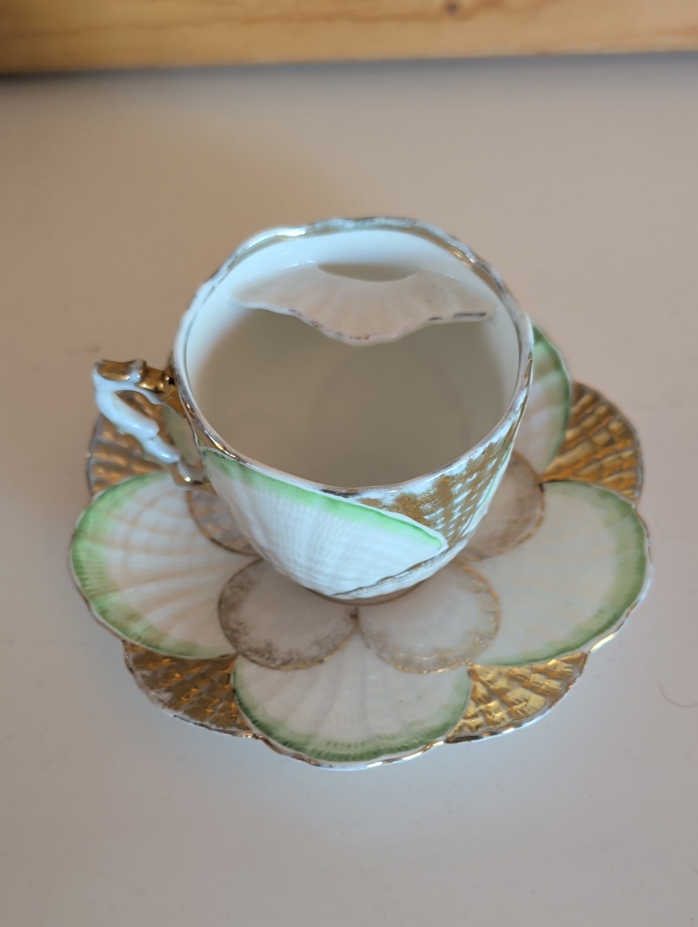 RARE,VTG. Porcelain Mustache Teacup & Saucer Set in White & Green. Shell Design.